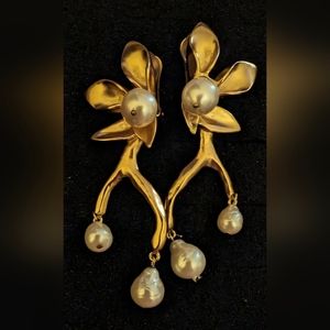 Oscar de la Renta  Pearl Drop Earrings